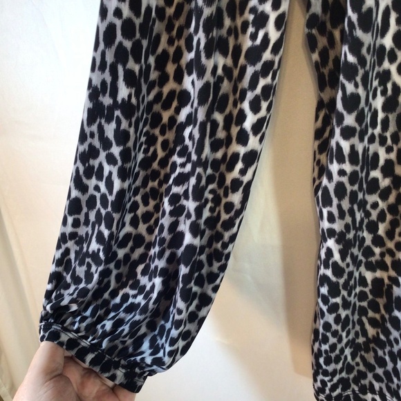 Torrid Blouse Black Size 2(18-20) Black V Neck Animal Print y2k retro glam edgy - Picture 5 of 10